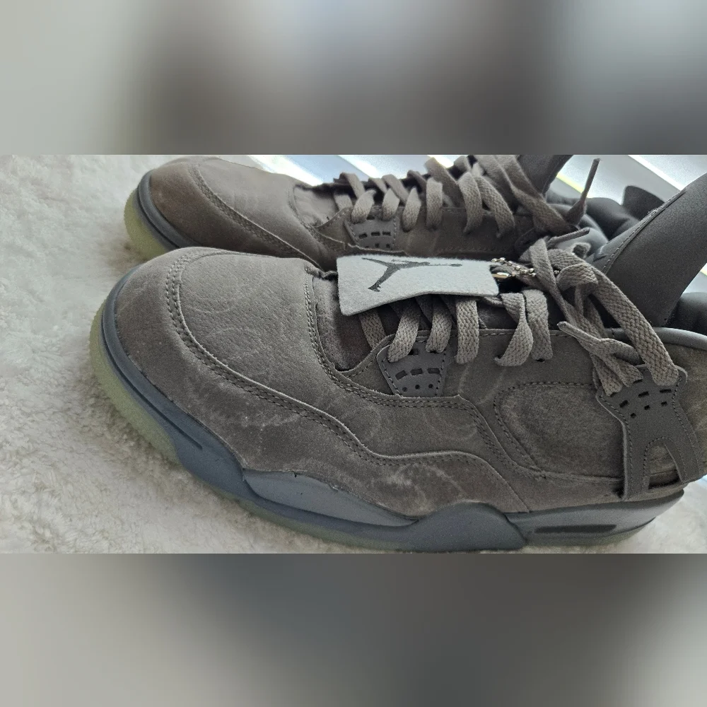 Air Jordan 4 Retro KAWS